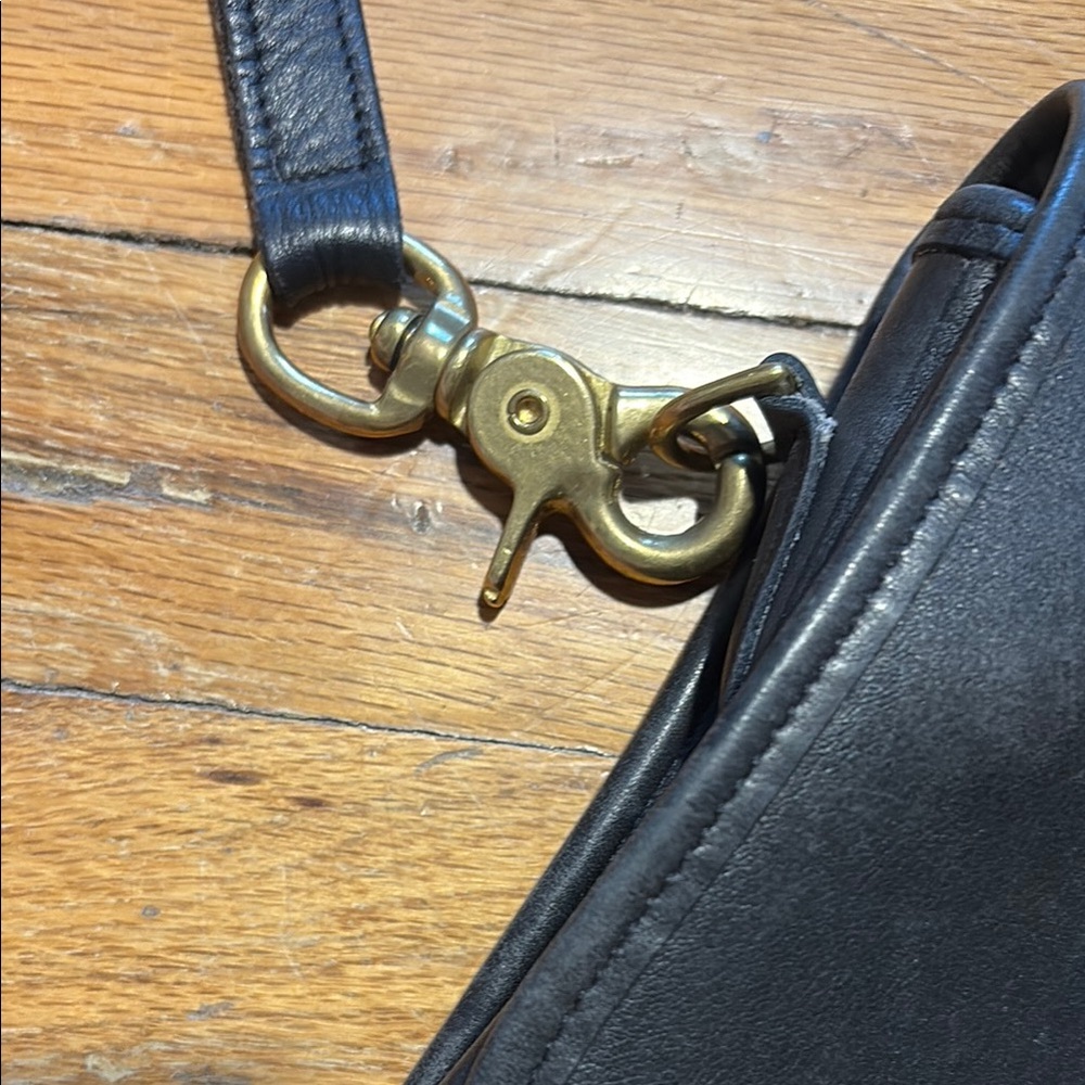 Coach Vintage Black Station Messenger Bag K5D-5130 - Picture 6 of 16